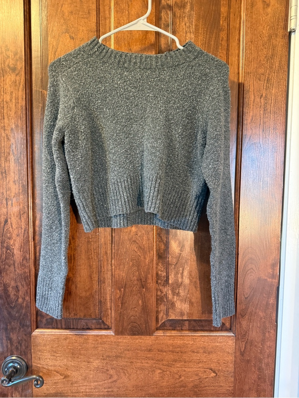 Universal Thread Heather Gray Cropped Ribbed Crewneck Sweater